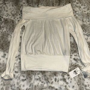 OFF SHOULDER SWEATER